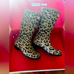Brand new leopard print hunter booted kids size 4 girls.